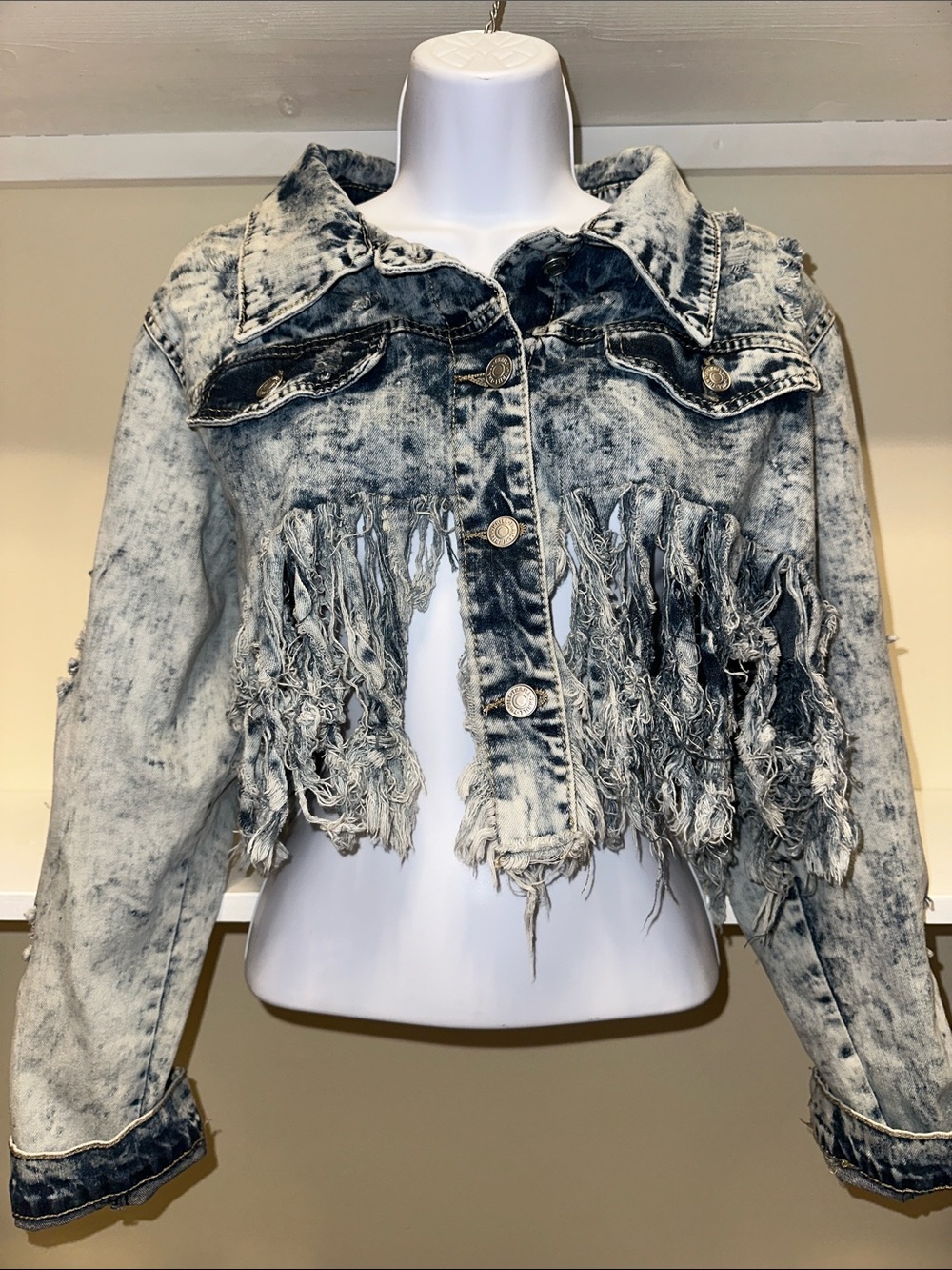 Cropped Frayed Acid-Wash Denim Jacket - White/Black